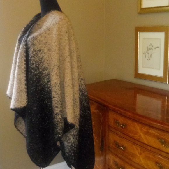 Concierge Collection Ombre Wrap - Picture 2 of 6